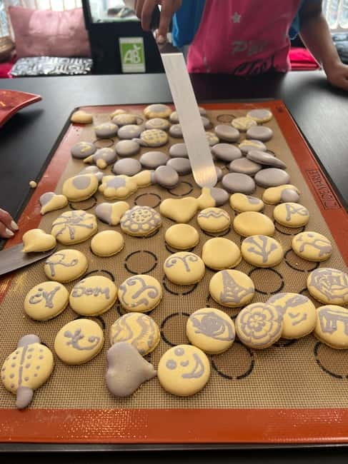 Paris: Montmartre Macaron Baking Workshop - Pairing the class with Montmartre