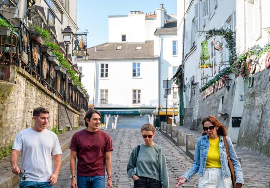 Paris: Montmartre, Notre-Dame, & Louvre Tour with Cruise - A focused 90 minutes inside the Louvre
