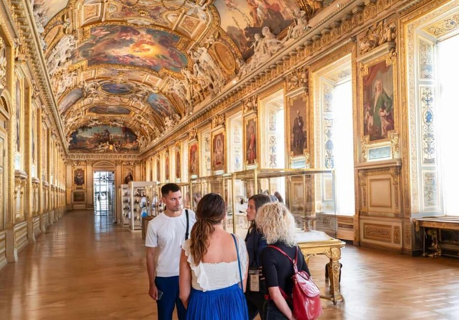 Paris: Montmartre, Notre-Dame, & Louvre Tour with Cruise - Lunch is your own hour in Paris