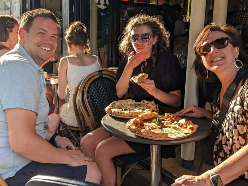 Paris: Montmartre/Pigalle Foodie Tour with Tastings - Starting the evening in Montmartre