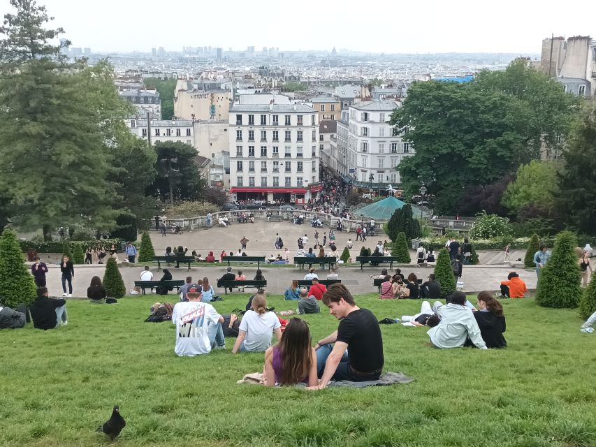 Paris: Montmartre Small Group Guided Walking Tour - Place du Tertre and Montmartre’s artist story