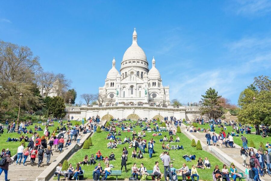 Paris: Montmartre Small Group Guided Walking Tour - Finishing near the Moulin Rouge