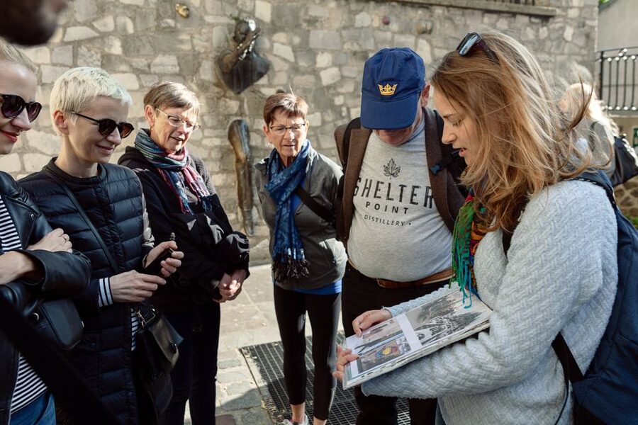 Paris: Montmartre Street Art Tour with an Artist - Following street art through the backstreets