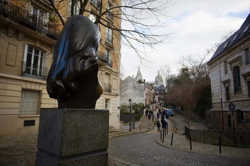 Paris: Montmartre. The old artist village+its unique charm. - Walking the Former Windmill Hill
