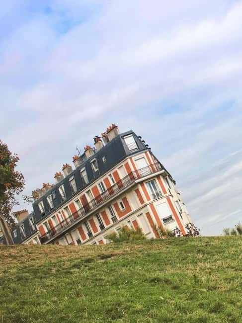 Paris: Montmartre. The old artist village+its unique charm. - The Climb Toward Sacré-Cœur