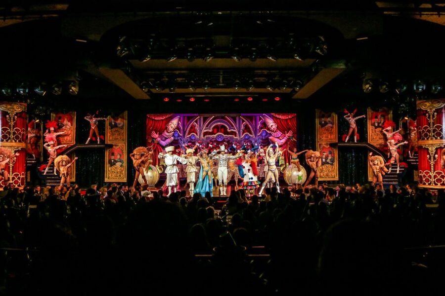 Paris: Moulin Rouge Cabaret Show Ticket with Champagne - Champagne and the first impression