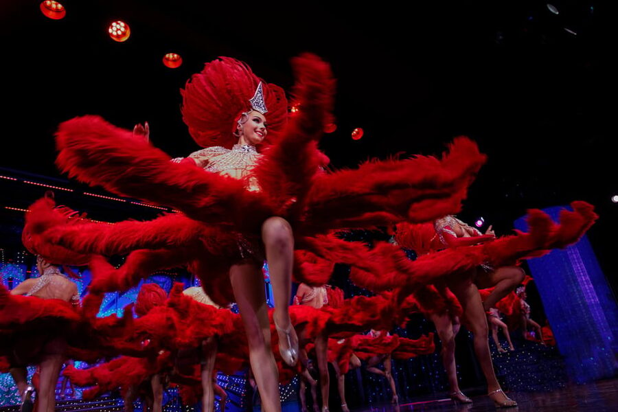 Paris: Moulin Rouge Show with Champagne and Drop-Off Service - The Féerie revue: 100 performers and 1,000 costumes