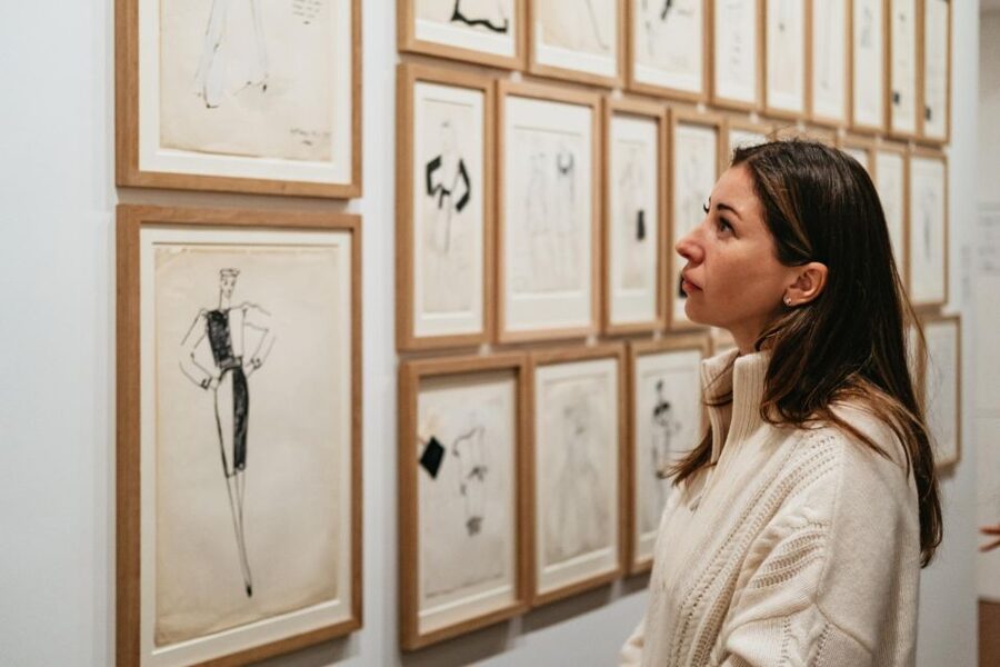 Paris: Musée Yves Saint Laurent Before Opening Hours Tour - Why the guide matters in a small museum