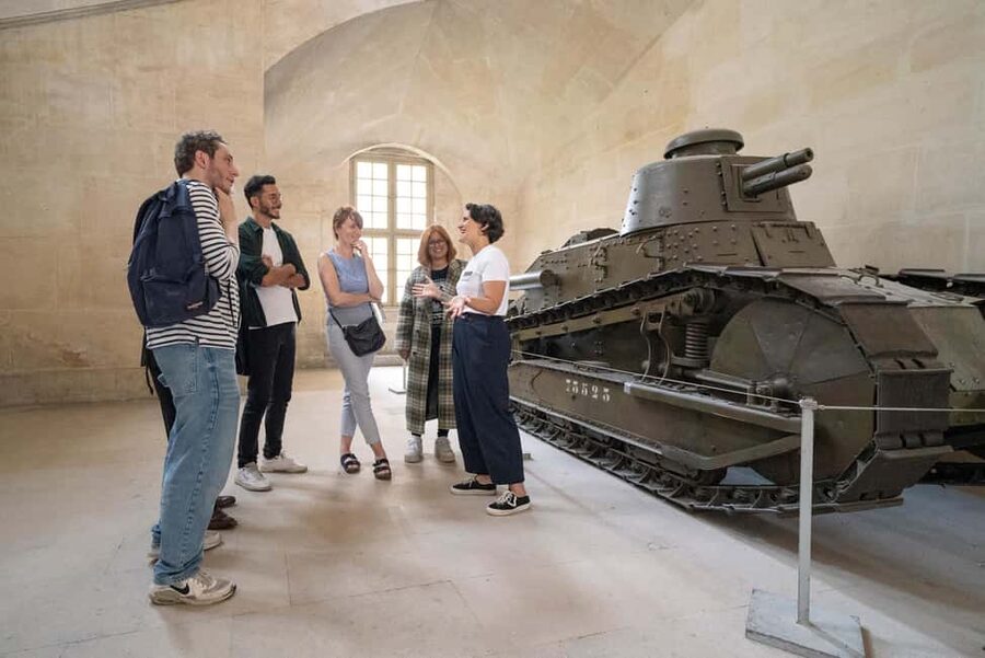Paris: Napoleon’s Tomb & Invalides Small Group Guided Tour - The meeting point and first few minutes