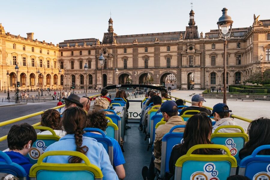 Paris: Night Bus Tour with Audioguide - Moulin Rouge and the evening side of Montmartre