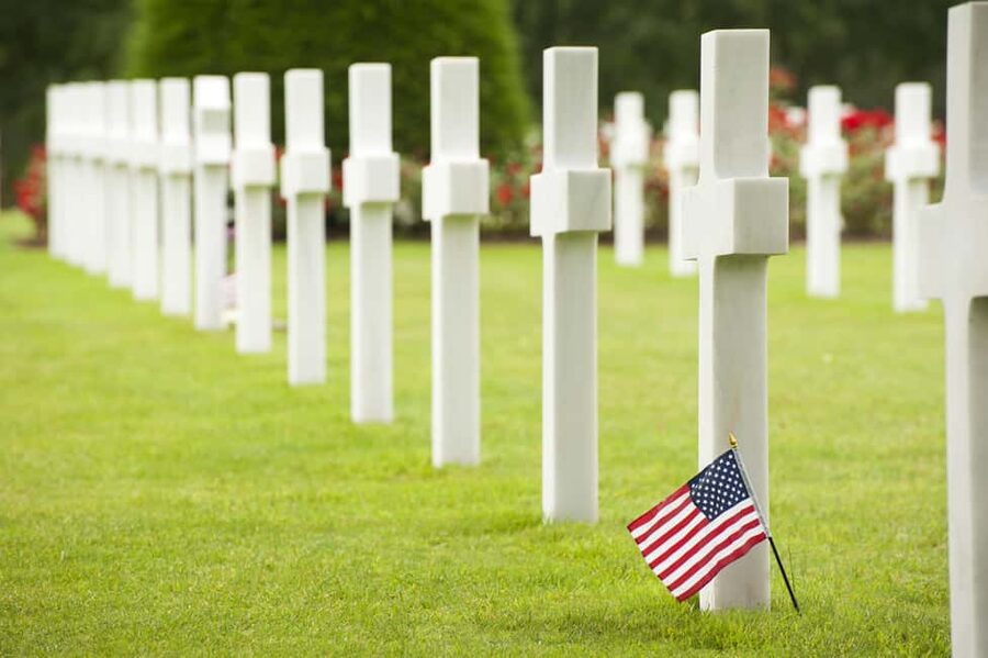 Paris: Normandy D-Day Sites Guided Day Trip with Lunch - Who should book this tour?