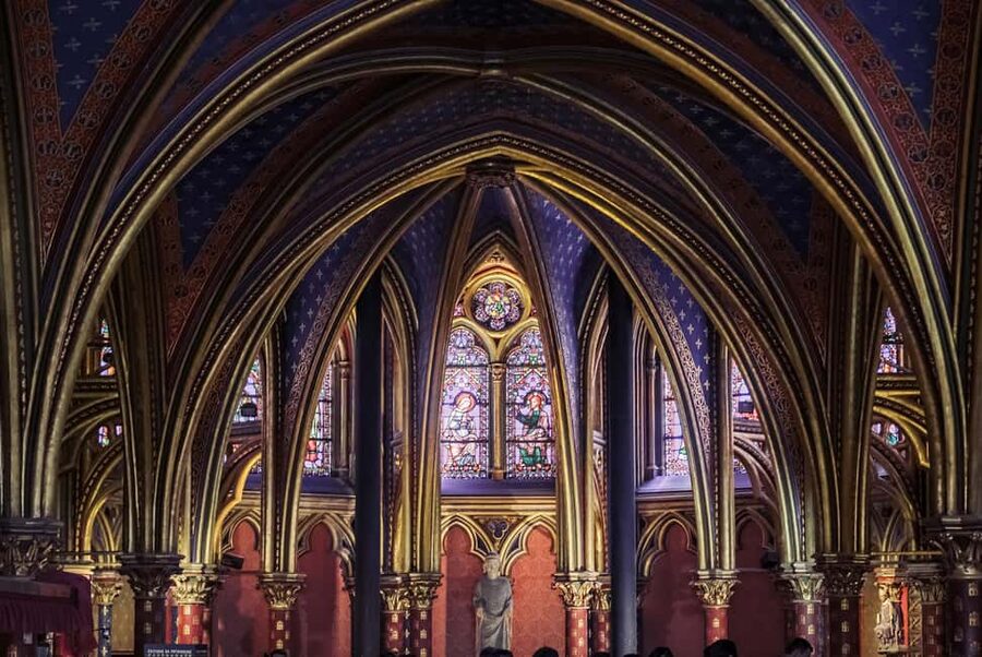 Paris: Notre Dame and Île de la Cité Walking Tour - Starting beside Charlemagne at Place du Parvis de Notre-Dame