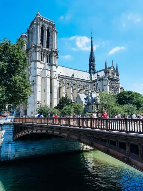 Paris: Notre Dame Cathedral Exterior Tour with Free Entry - Weather, walking, and group comfort