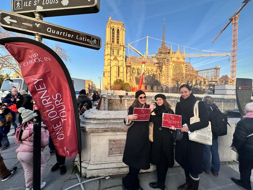Paris: Notre Dame Cathedral Exterior Tour with Free Entry - Meeting the guide at three possible Paris locations