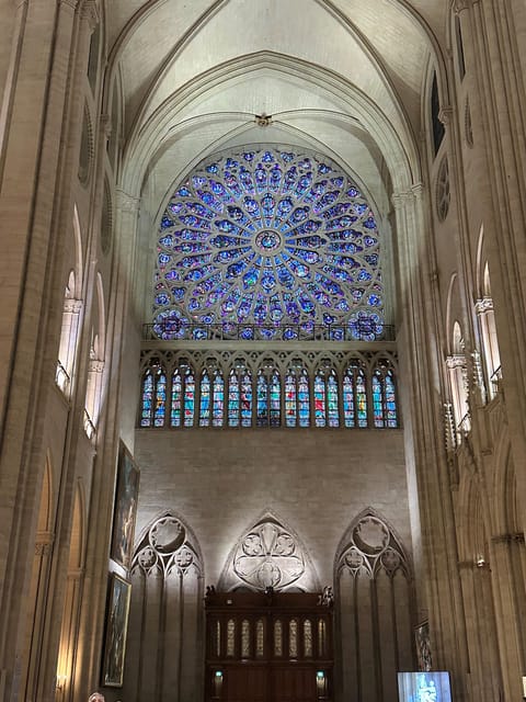Paris: Notre Dame Cathedral Guided Tour of the Neighborhood - How the cathedral audio guide works