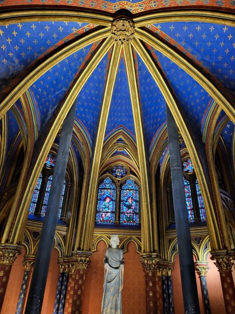 Paris: Notre Dame Exterior Walking Tour with Sainte Chapelle - Guides, group size, and the human factor