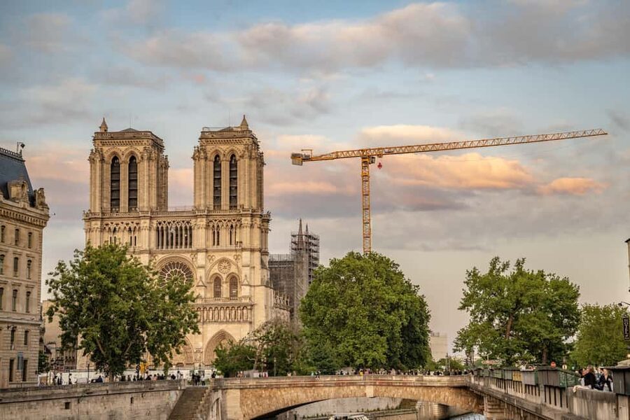 Paris: Notre Dame Outside Tour and Sainte Chapelle Ticket - Starting at Henri IV on Pont Neuf