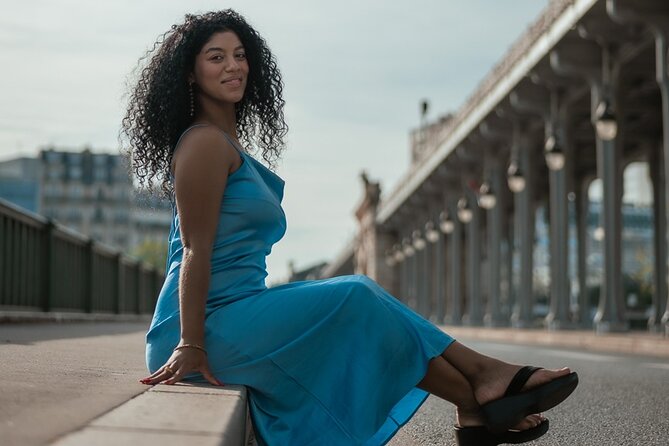 Paris One-Hour Private Photo Shoot - Posing help makes the hour easier
