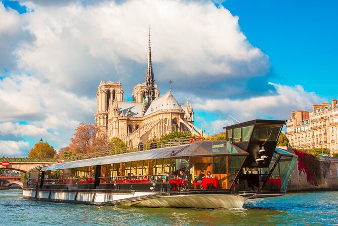 Paris - One Hour Seine River Cruise with Recorded Commentary - Audio commentary: useful, but not the main attraction
