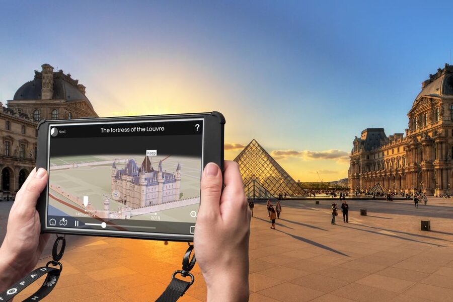 Paris: Openair Double Decker Bus Audio-Guided City Tour - Audio commentary, languages, and the Histopad