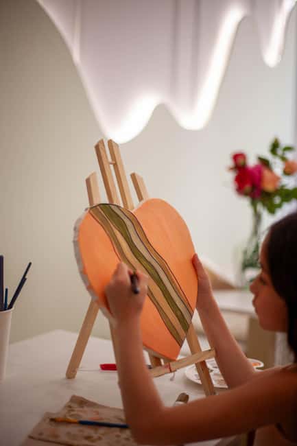 Paris : Painting experience in an art cafe - Why the café drink adds real value