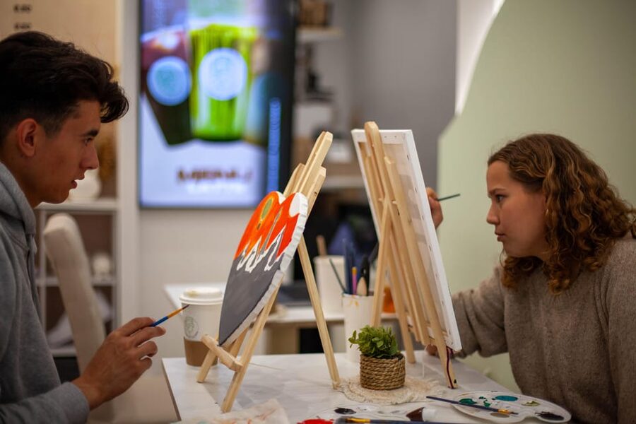 Paris : Painting experience in an art cafe - The best people for this Paris activity