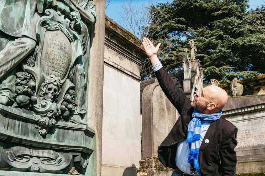 Paris: Pere Lachaise Cemetery Guided Tour - The famous graves: Oscar Wilde, Jim Morrison, and Edith Piaf