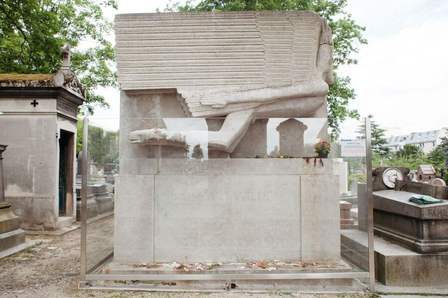 Paris: Père Lachaise Cemetery Walking Tour - Practical limits you should take seriously