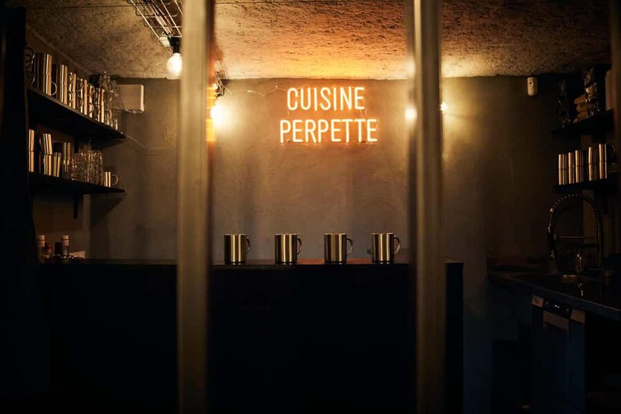 Paris : Perpette, l'expérience immersive - A Paris cocktail night with prison rules