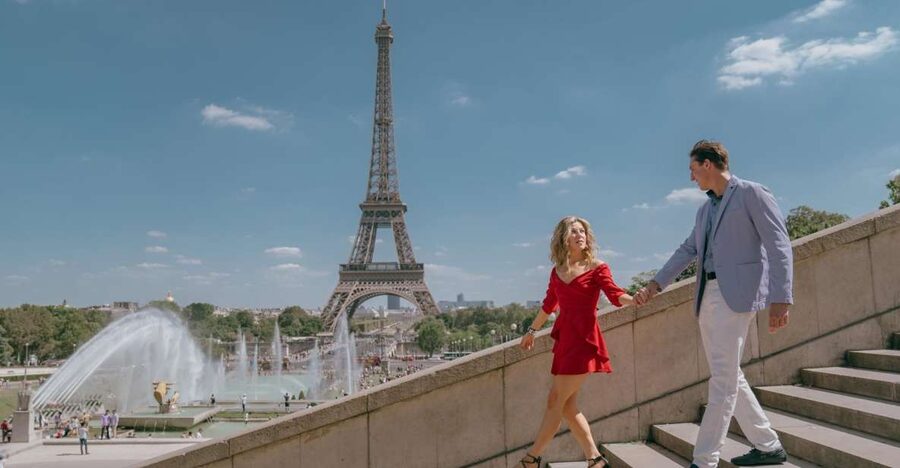 Paris: Photo Shoot with a Private Travel Photographer - Pont de Bir-Hakeim: a strong place to begin