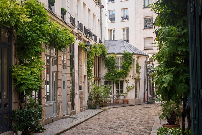 Paris Photography Masterclass - Private Photography Lesson - The Eiffel Tower beside the Seine