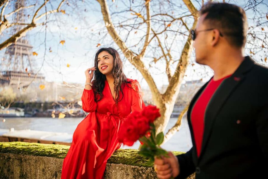 Paris: Premium Professional Photo Shoot - The Louvre and Montmartre offer a different mood