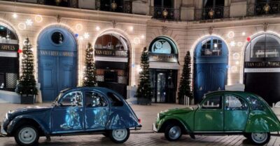 Paris: Private Christmas Lights Tour by Citroën 2CV