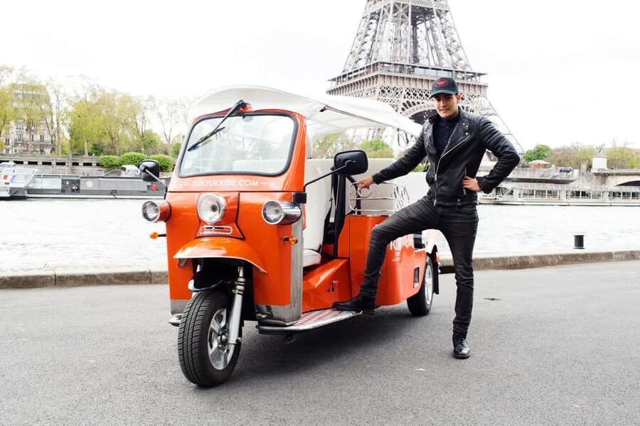 Paris: Private City Highlight Tour by Electric Tuk-Tuk - The guides make the difference