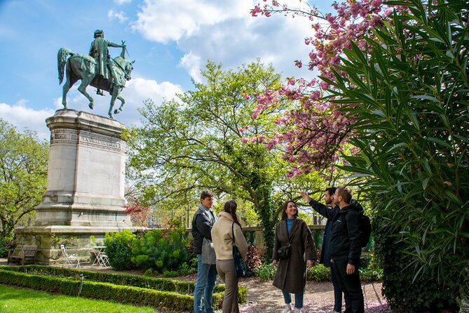 Paris Private Custom Tour: Half-Day Experience with a Local Guide - What this four-hour Paris tour is really designed to do