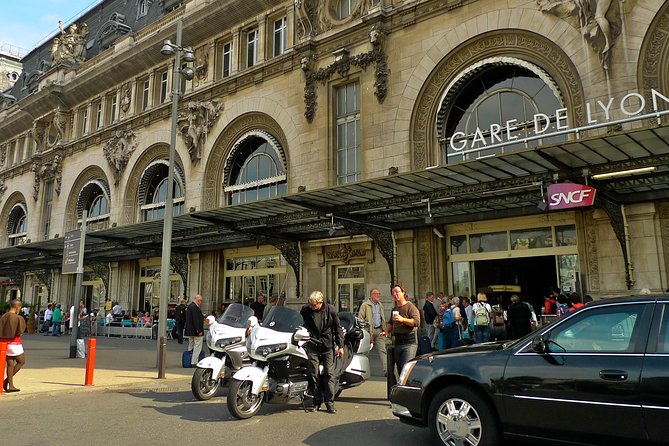 Paris Private Departure Transfer: Hotel to Railway Station - Meeting your driver in the hotel lobby