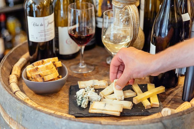 Paris Private Food Tour with 6 or 10 Tastings - Passing Hotel de Ville with classic French bites