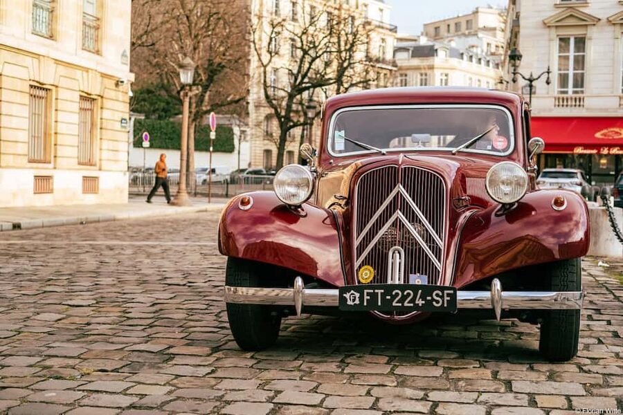 Paris: Private Guided City Tour in a Traction Avant or DS 21 - Why a Vintage Citroën Changes the Paris Experience