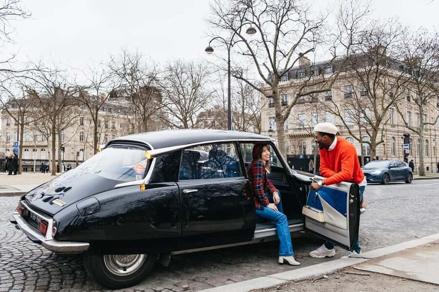 Paris: Private Guided City Tour in a Traction Avant or DS 21 - What You See in One Hour