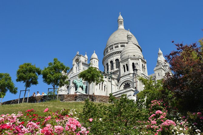Paris Private Guided Layover Tours - The Louvre and its glass pyramid