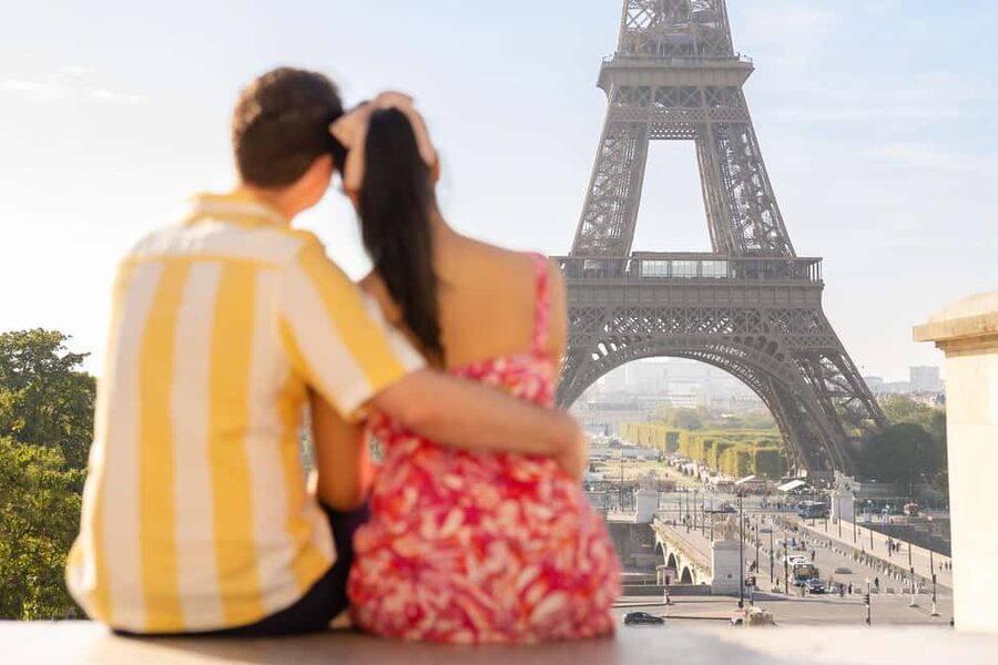 Paris: Private Photoshoot at the Eiffel Tower - Posing help that actually helps