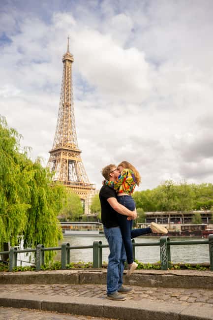 Paris: Private Photoshoot at the Eiffel Tower - Choosing between 15 and 90 minutes