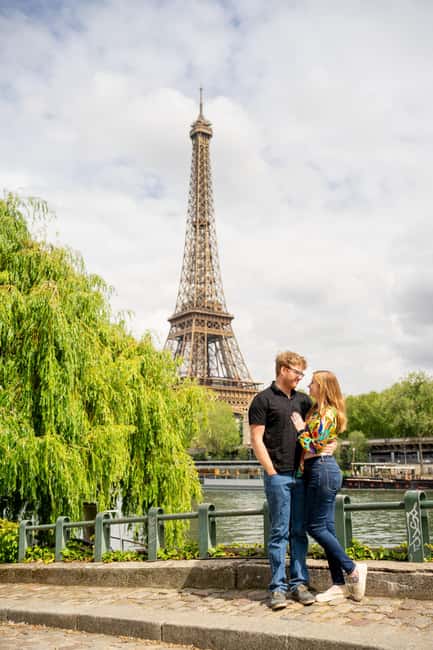 Paris: Private Photoshoot at the Eiffel Tower - Is $41 good value for up to eight people?