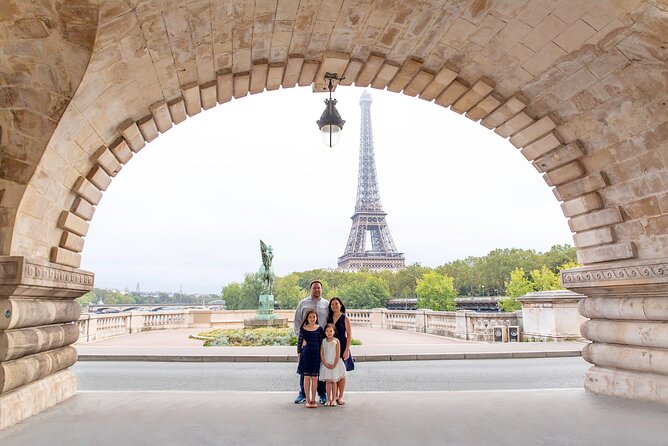 Paris Private Photoshoot Experience - Meeting at Café Kléber and Walking Toward the Tower