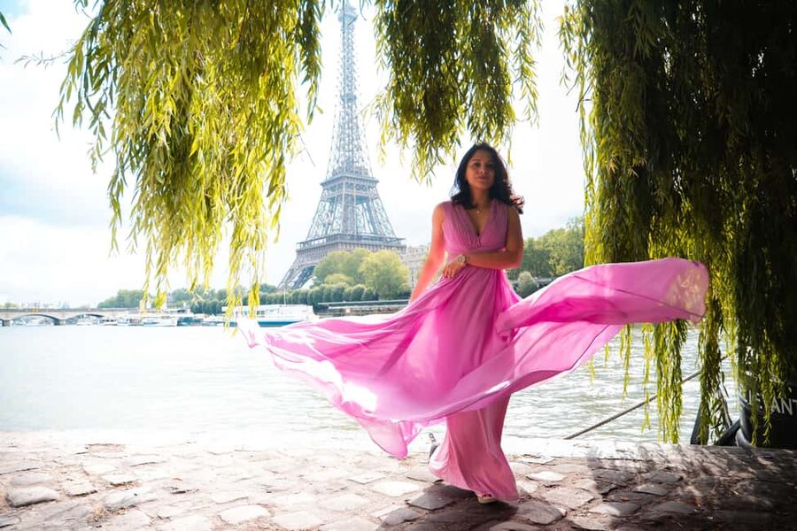Paris: Private Photoshoot Near the Eiffel Tower - What Your One Hour Near the Eiffel Tower Looks Like