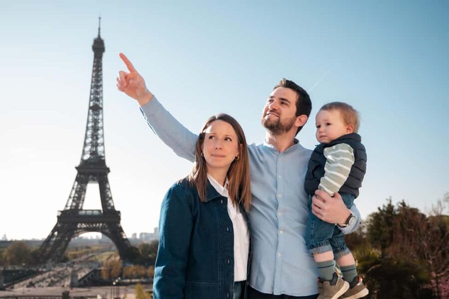 Paris: Private Photoshoot Near the Eiffel Tower - Light and Timing Can Change the Result