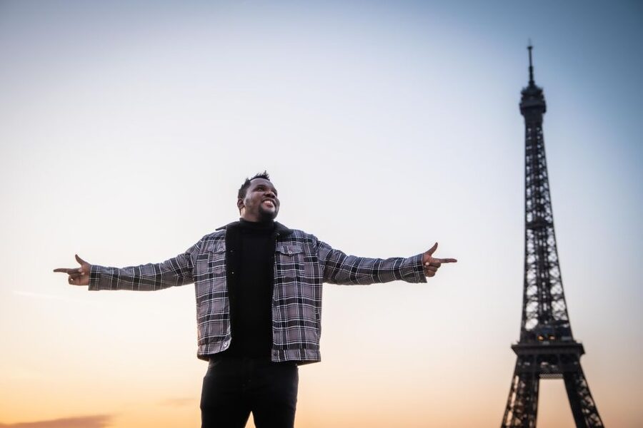 Paris: Private Photoshoot Near the Eiffel Tower - Who Will Get the Most From This Photoshoot?