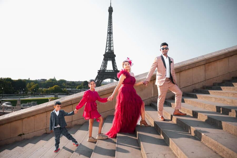 Paris: Private Photoshoot Near the Eiffel Tower - Bir-Hakeim Bridge, the Seine, and Classic Paris Backdrops