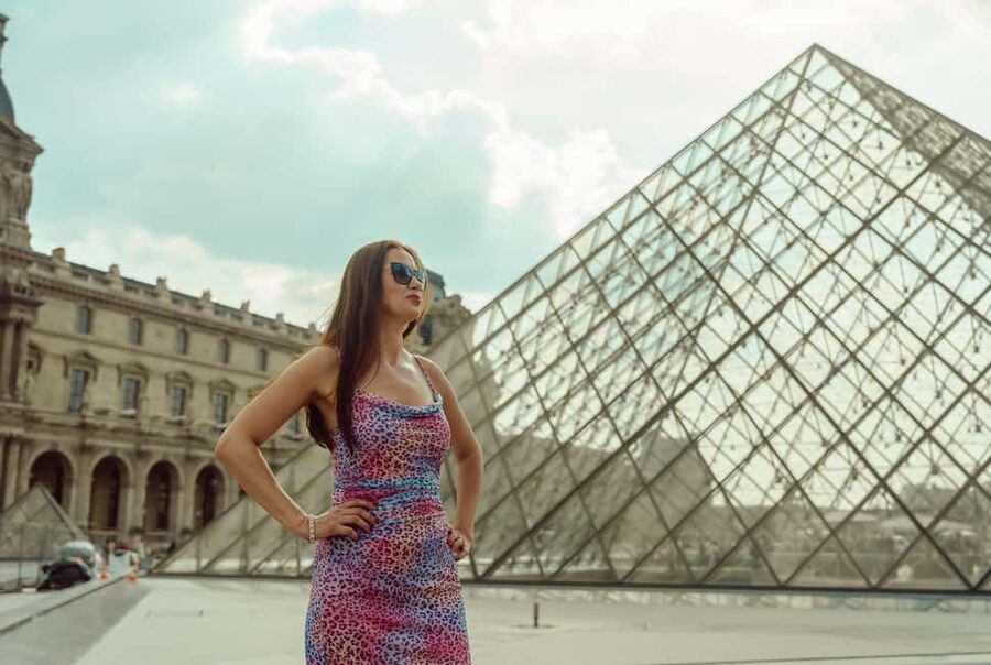 Paris: Private Photoshoot Outside the Louvre Museum - What this Louvre photoshoot actually gives you