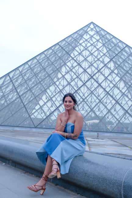 Paris: Private Photoshoot Outside the Louvre Museum - Photographing the Louvre from outside